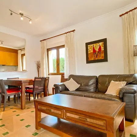 Inviting 3-bed In Near The Beach 빌라 *