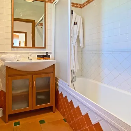 Inviting 3-bed In Near The Beach 데니아