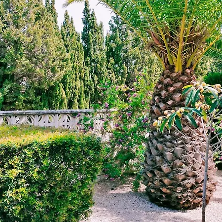 Inviting 3-bed In Near The Beach Вилла *