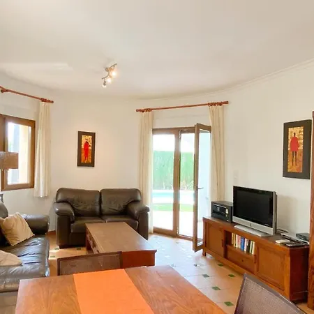 Вилла Inviting 3-bed In Near The Beach Дения