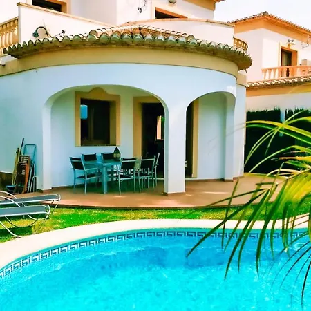 Inviting 3-bed In Near The Beach Вилла