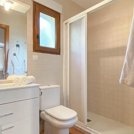 Inviting 3-bed In Near The Beach