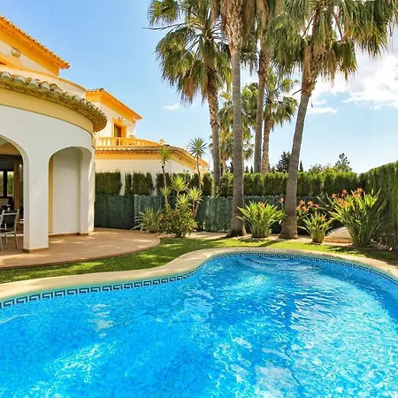 Inviting 3-bed In Near The Beach 빌라