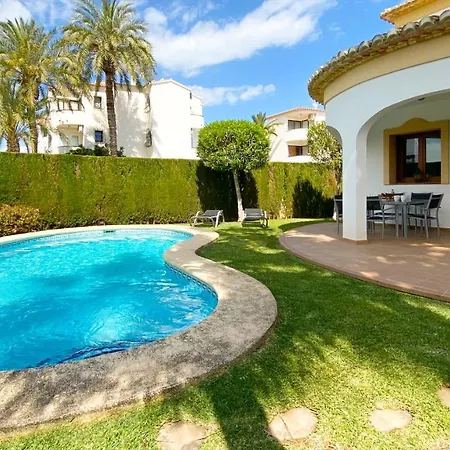 Вилла Inviting 3-bed In Near The Beach *