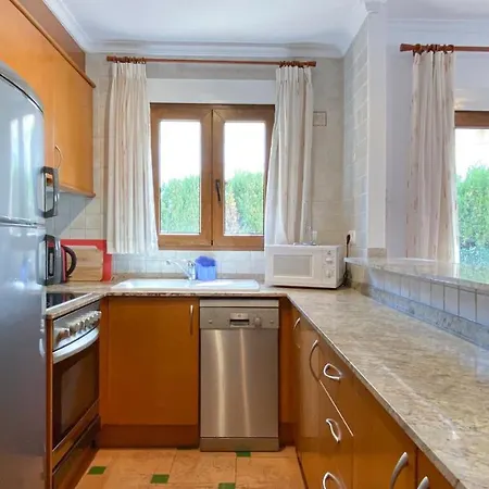 Inviting 3-bed In Near The Beach * 데니아