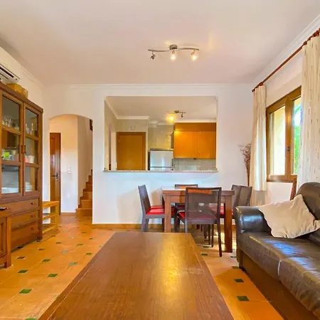 Inviting 3-bed In Near The Beach *